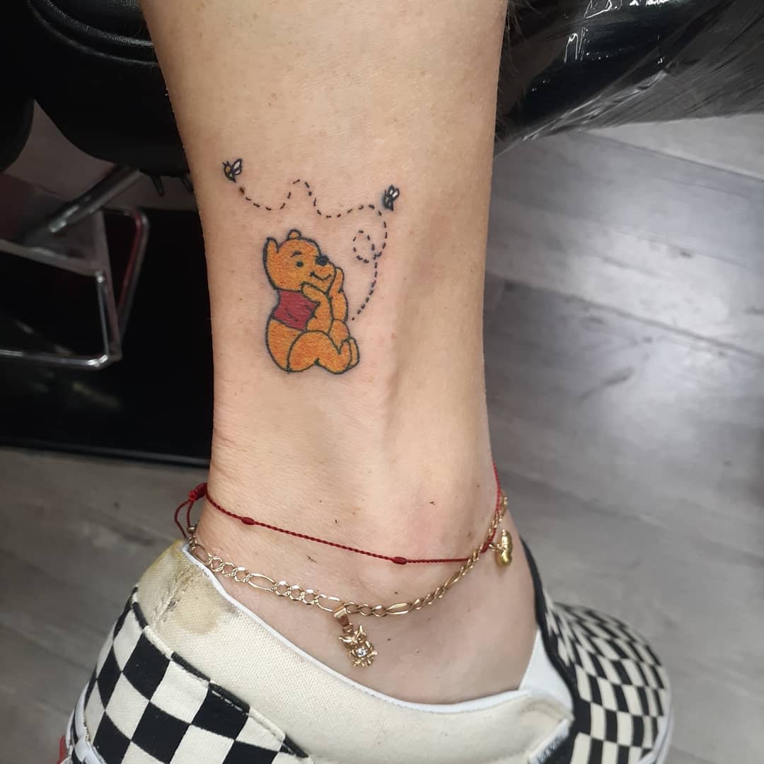 Tatuaje pequeño de Winnie the Pooh -reptipunk91