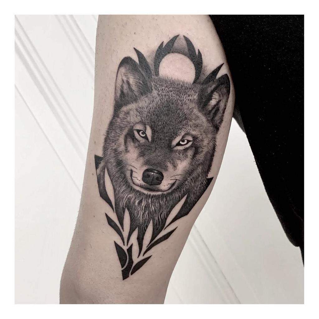 Wolf Upper Arm Tattoos berlininktattoo