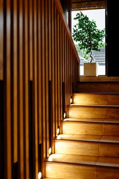 wood staircase 