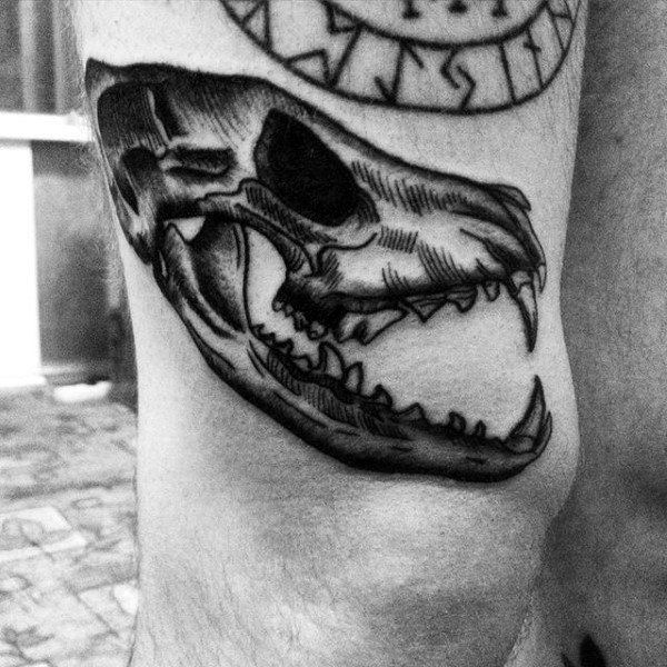 Above Knee Wolf Skull Male Tattoos
