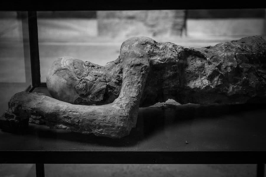 amazing-facts-about-the-preserved-pompeii-bodies-image-11