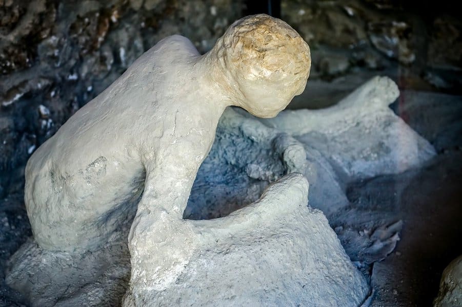 amazing-facts-about-the-preserved-pompeii-bodies-image-2