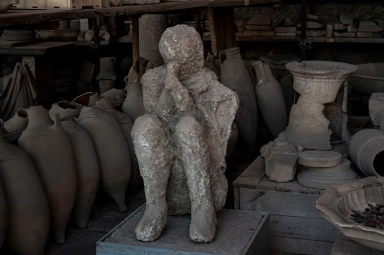 12 Amazing Facts About the Preserved Pompeii Bodies