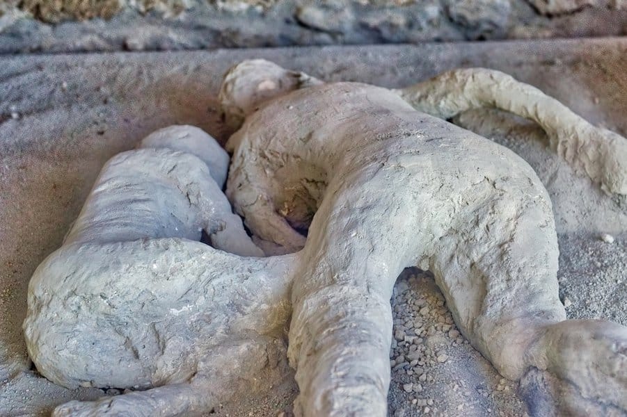 amazing-facts-about-the-preserved-pompeii-bodies-image-8