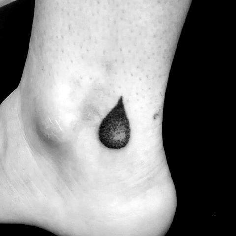 25 Beautiful Water Drop Tattoos