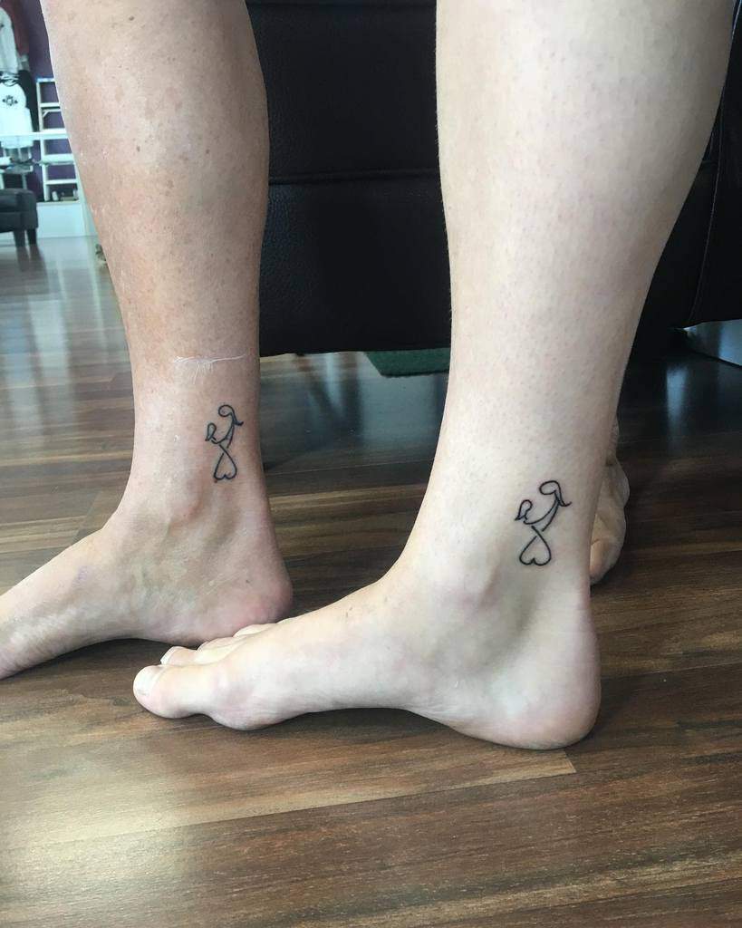 ankle-matching-mother-daughter-tattoo-alinasauve