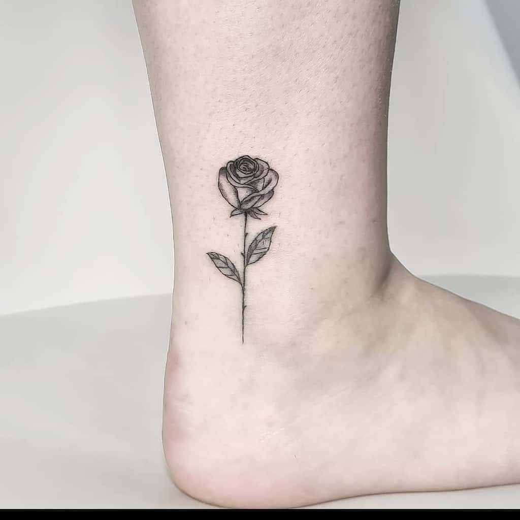 ankle tiny rose tattoos cado_rollo