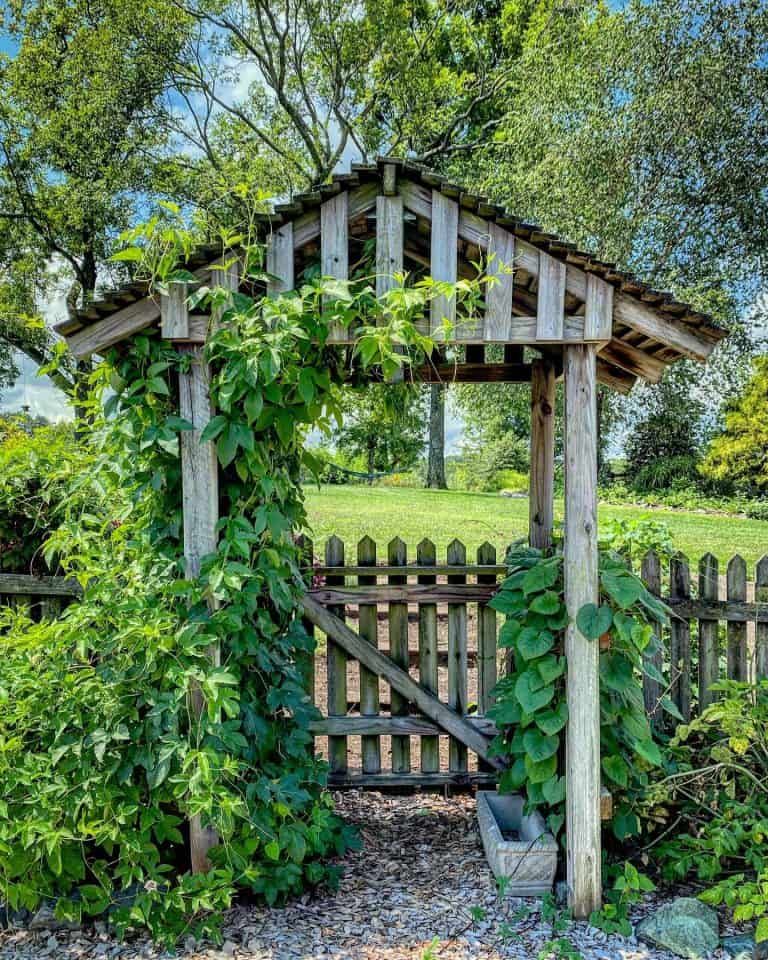 Welcoming And Stylish Garden Gate Design Ideas