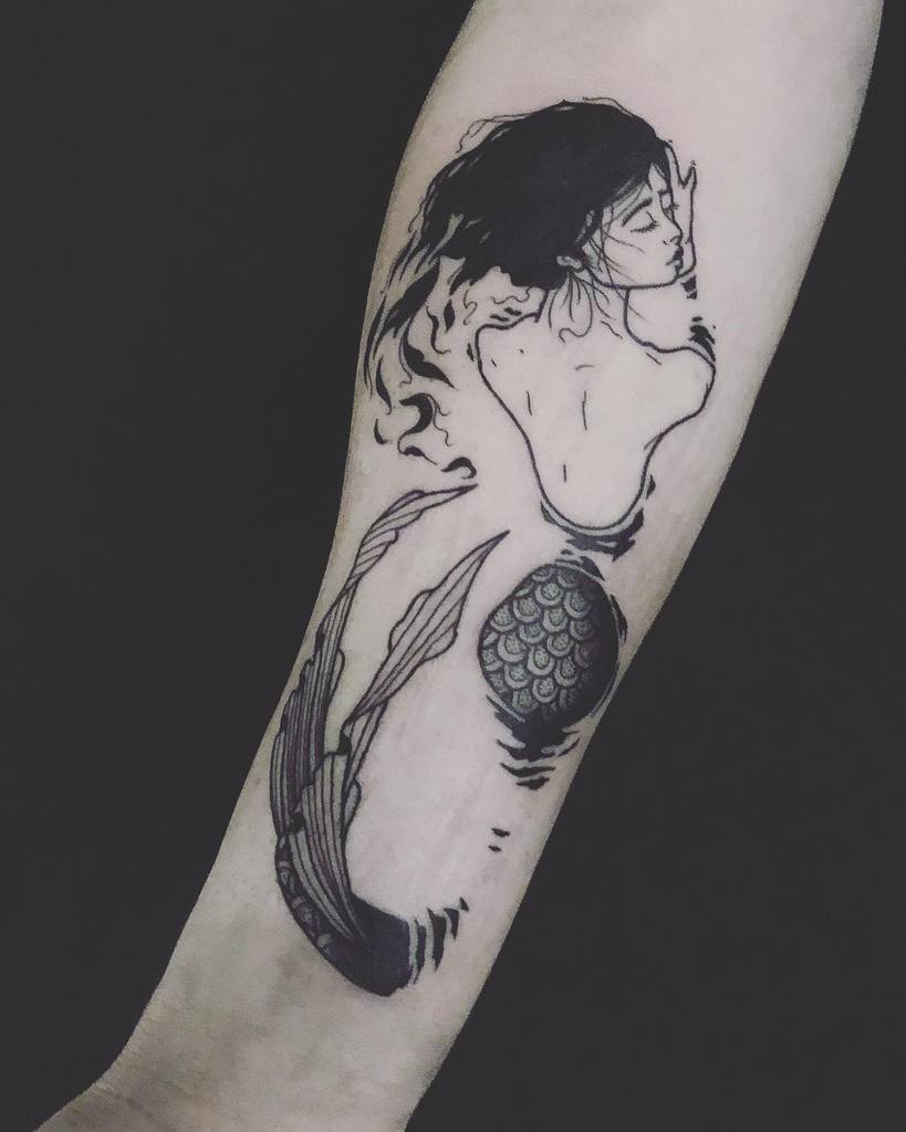 arm-only-black-art-mermaid-tattoo-baxtattoo