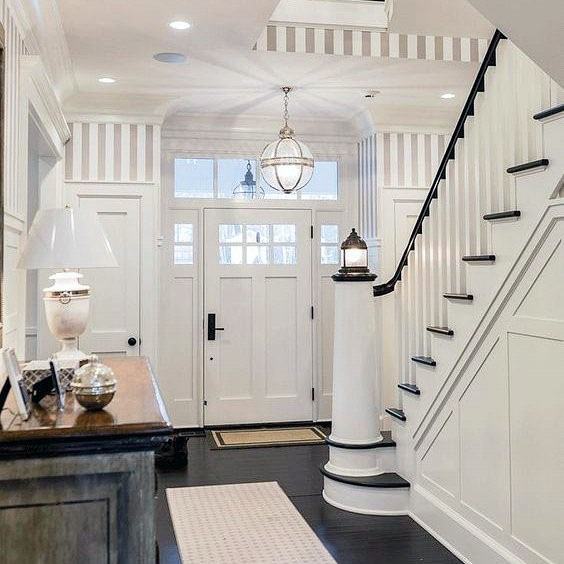 Awesome Traditional Home Painted White Wood Stair Railing Ideas