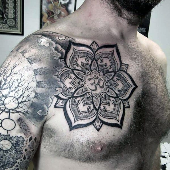 félelmetes felső mellkas Mandala tetoválás férfiaknak