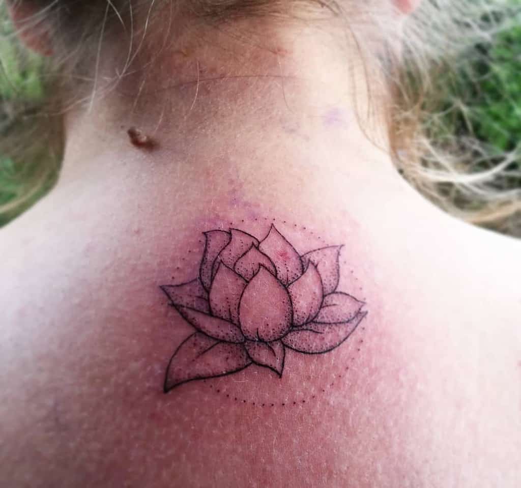 back simple flower tattoos aiguille.vagabonde
