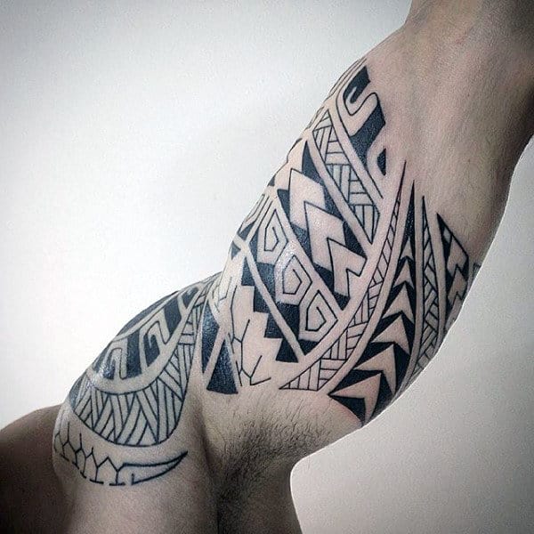 Bicep Mens Maori Tattoo Design In Black Ink