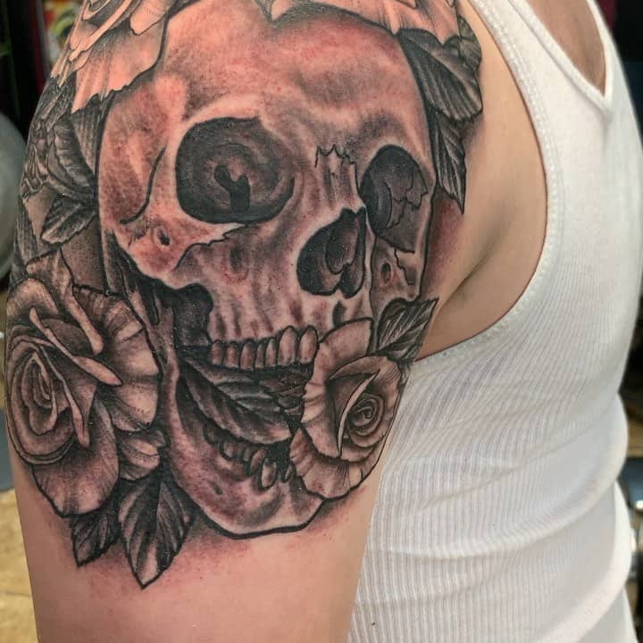 black-and-grey-skull-and-rose-tattoosbyaaronsmith