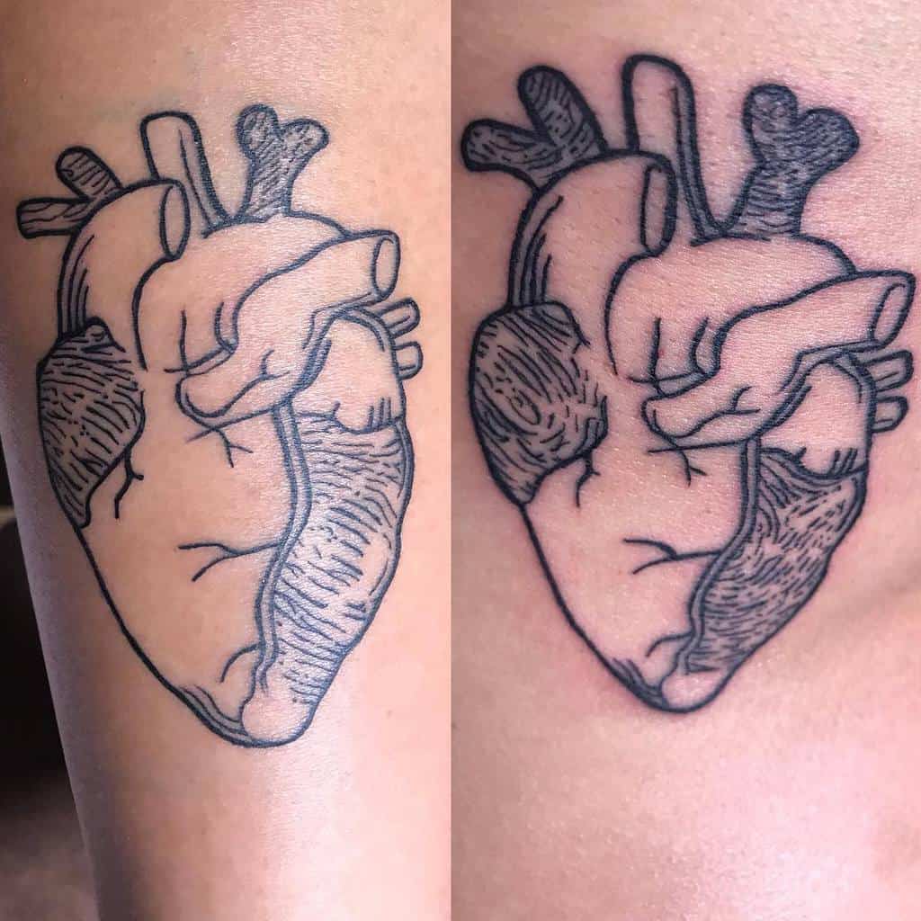 black-grey-anatomical-heart-mother-daughter-tattoo-djcamote