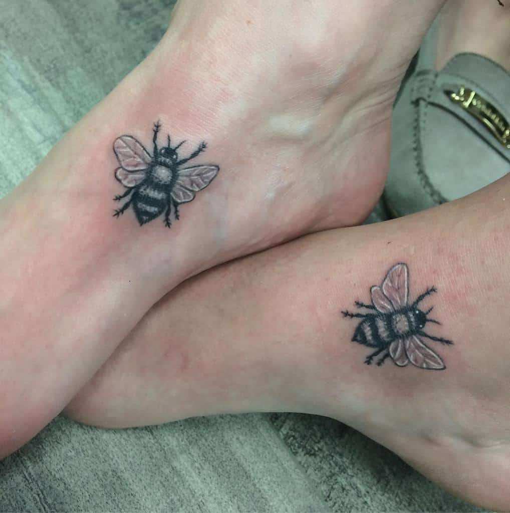 black-grey-bee-bestfriend-tattoo-cassienovah