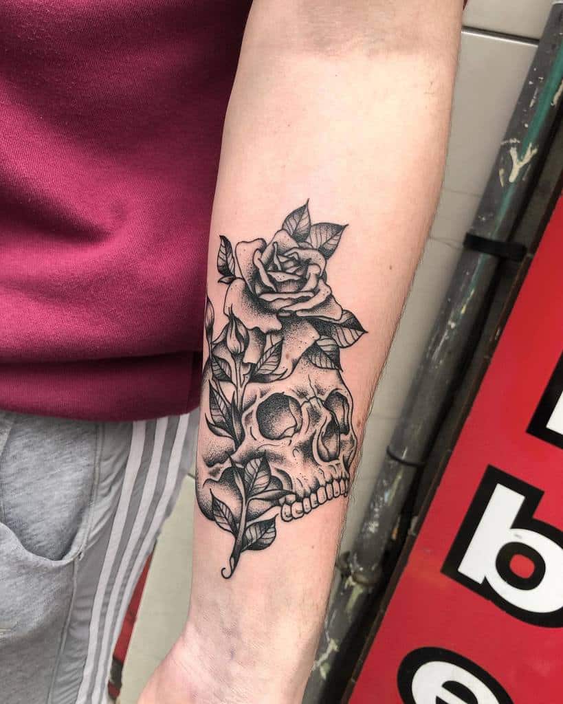black-grey-traditional-pepper-shaded-skull-tattoo-hollywilcoxtattoo