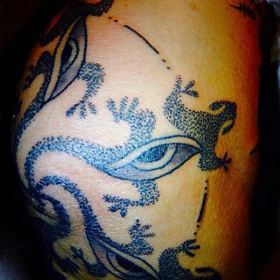 Black Pencil Shaded Lizard Tattoo On Back For Guys