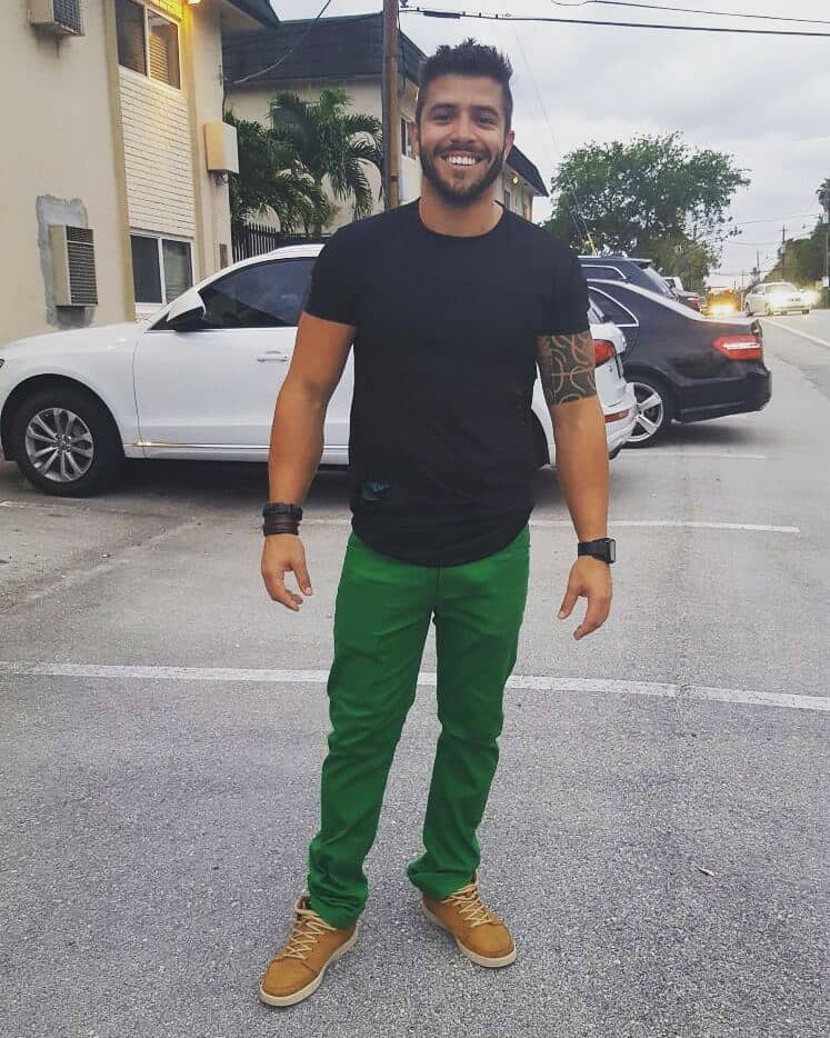 What color shirts go with olive green pants? - Quora