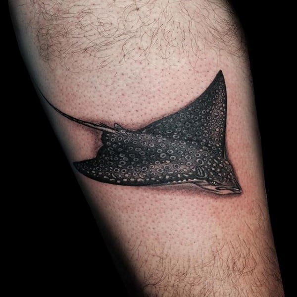 My friend did her first ever tattoo, its a stingray. : r/shittytattoos