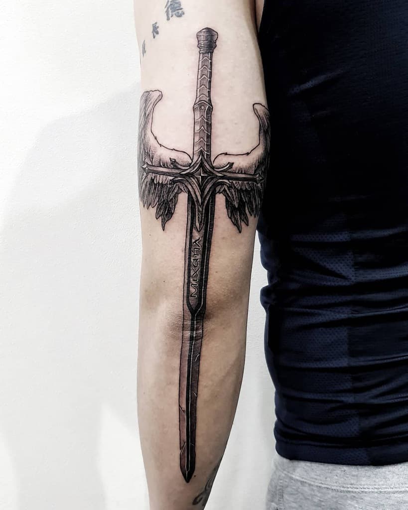 blackgraye-angel-wing-tattoo-gh_tattooer