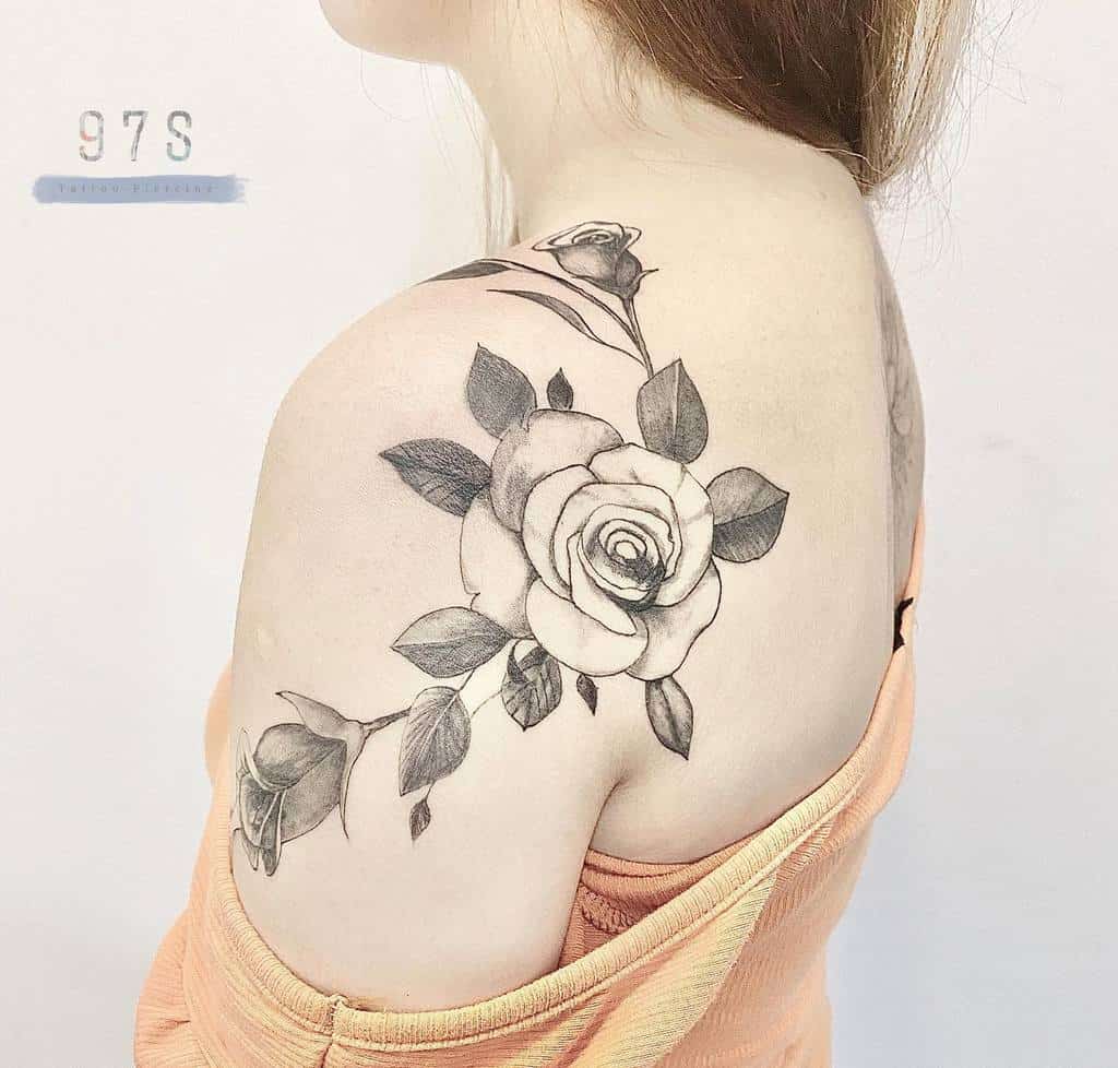 blackwork flower shoulder tattoo 97s.tattoo