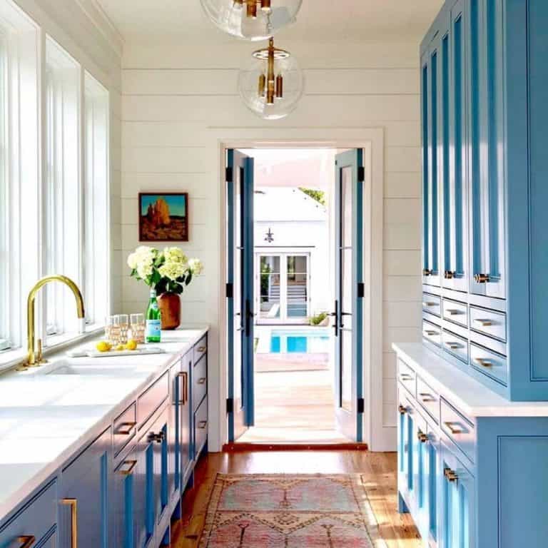 90 Inspiring Galley Kitchen Ideas for Maximizing Space