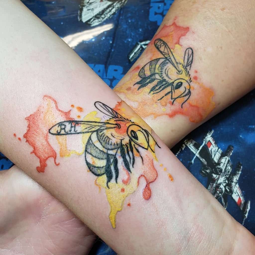 bumblebee-watercolor-mother-daughter-tattoo-watchamal_tattoo