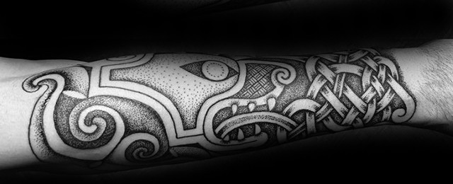 50 Celtic Wolf Tattoo Designs for Men