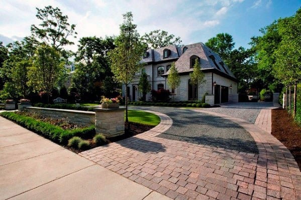 Circular driveway landscaping design