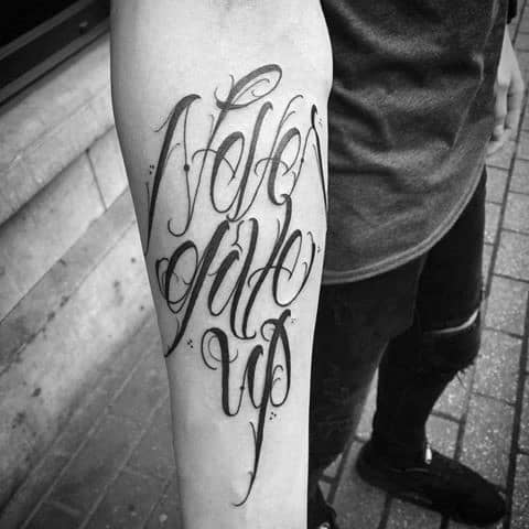 Тату надпись never give up | Tattoo Academy