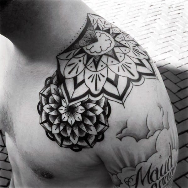 Cool Mandala váll tetoválás tervezési ötletek férfi