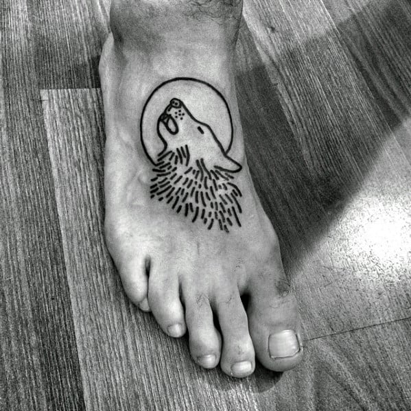 Cool Simple Mens Howling Wolf At The Moon Foot Tattoo