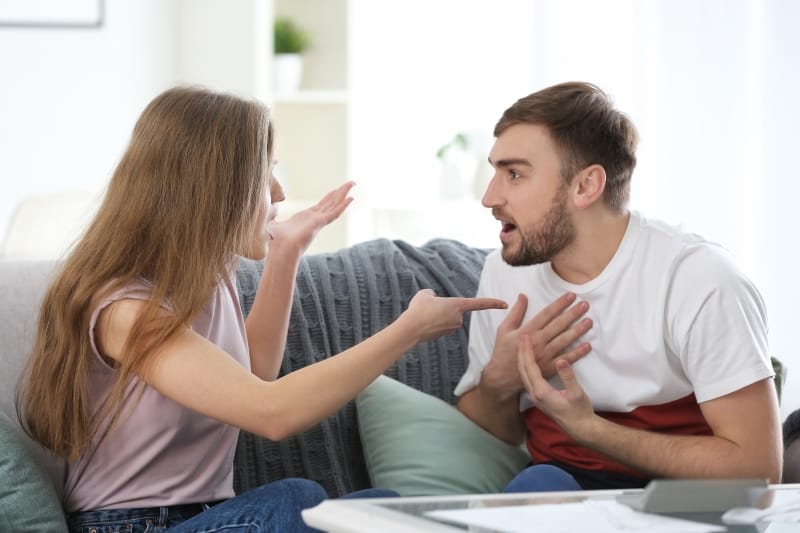 couple-arguments-financial