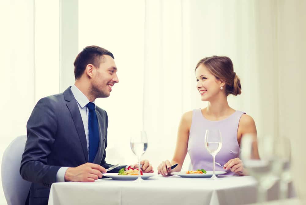 couple eating in restaurant