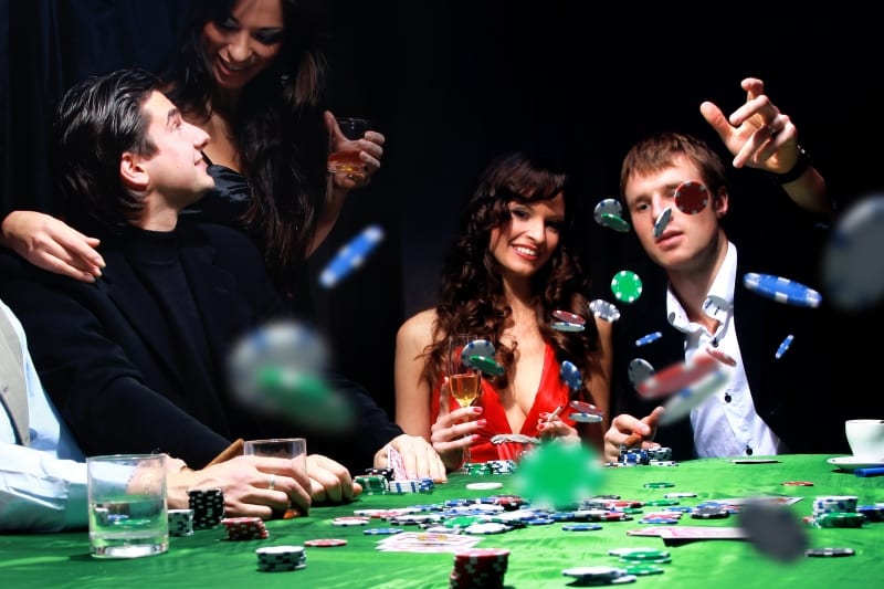 couple play poker