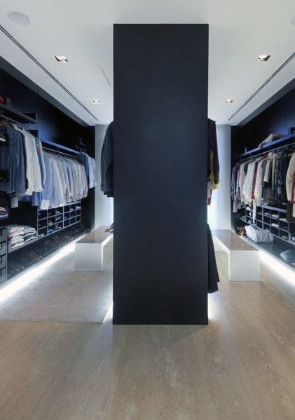 closet baseboard lighting