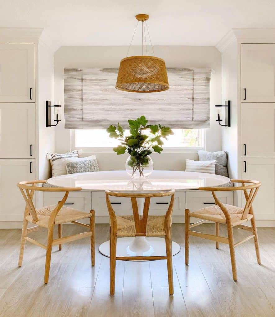 The Top 47 Banquette Seating Ideas, Round Dining Table With Banquette Seating