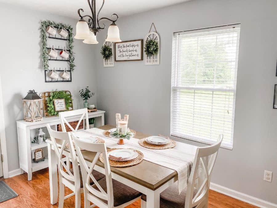 farmhouse dining room with rustic decor 