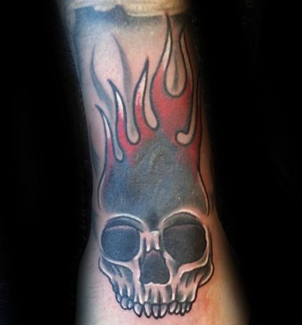 Distinctive Male Flaming Skull Tattoo Retro Designs