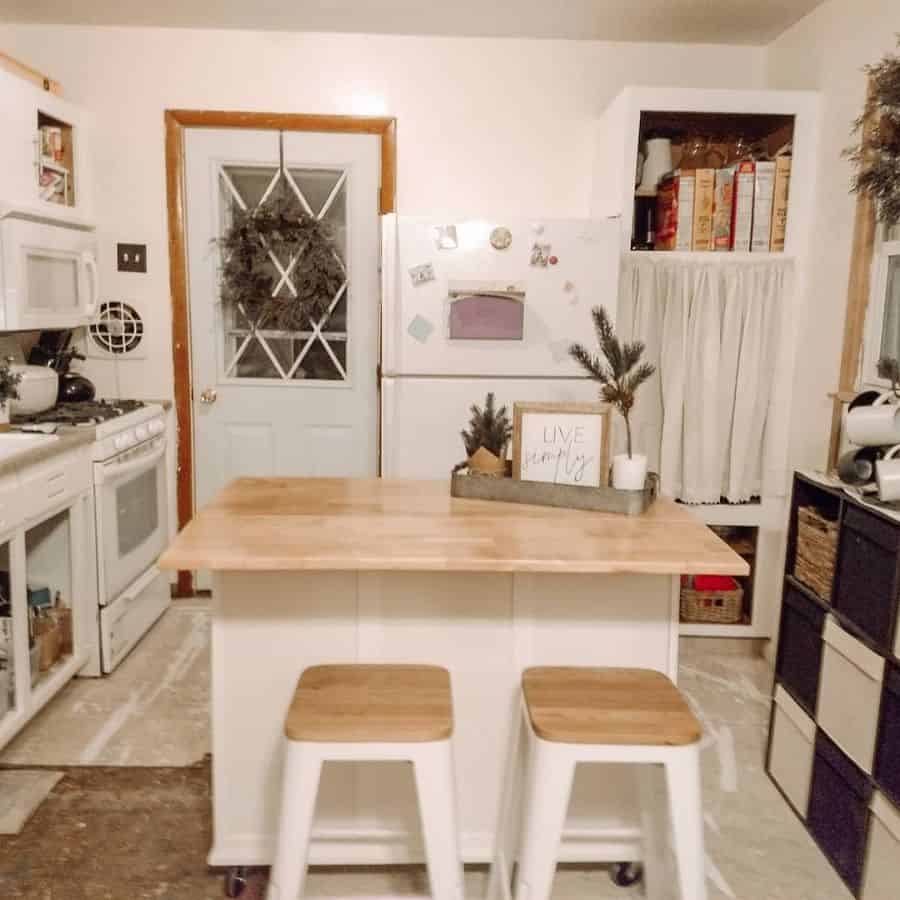 small farmhouse kitchen with island 
