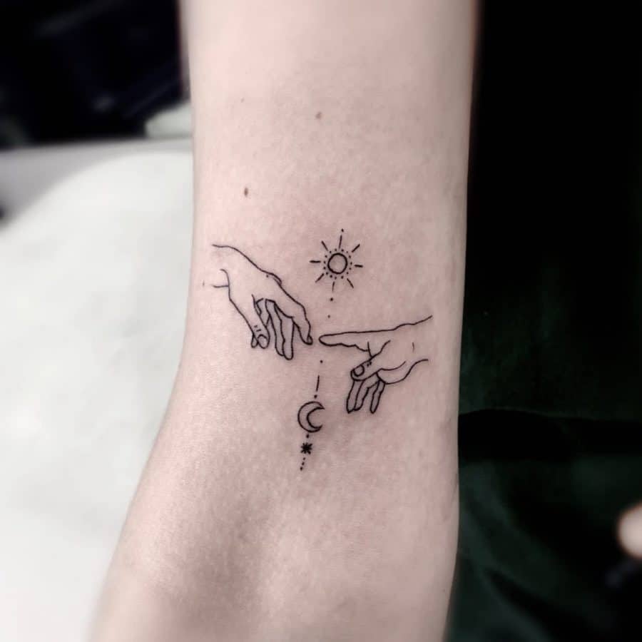 finger-hand-sun-moon-tattoo-biwen.ye