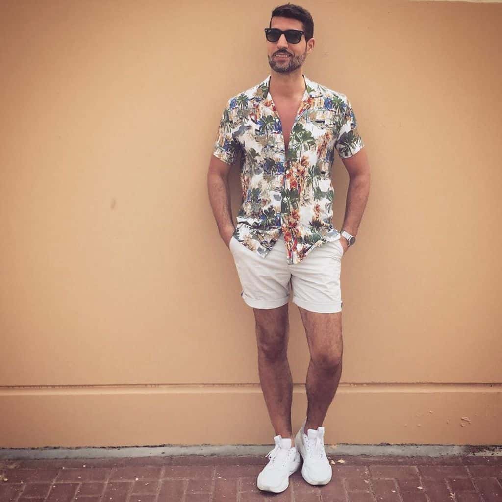 What To Wear in Hawaii: 53 Outfit Ideas for Men and Women