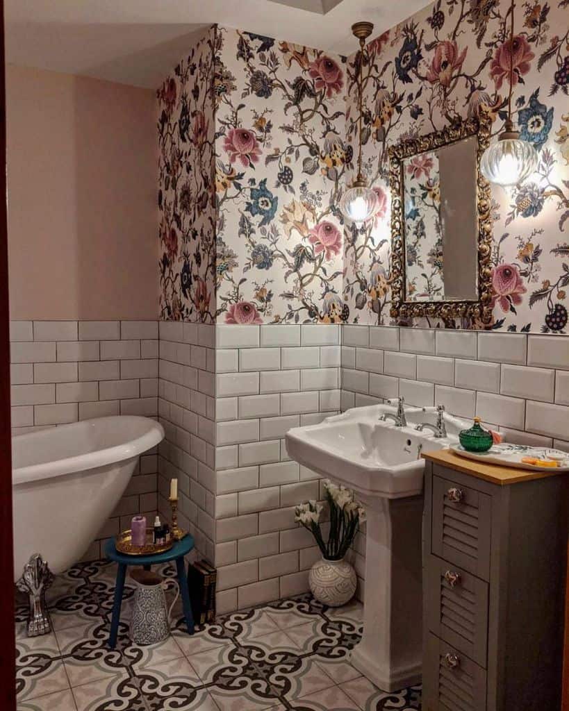 floral wallpaper cute bathroom