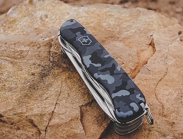 Folded Victorinox Skipper Navy Camouflage Pocket Knife Outdoor Review