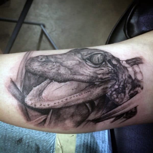 Friendly Dark Bicep Alligator Tattoo For Men