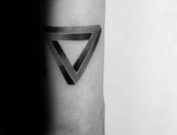 gentleman-with-3d-triangle-tricep-small-geometric-tattoo
