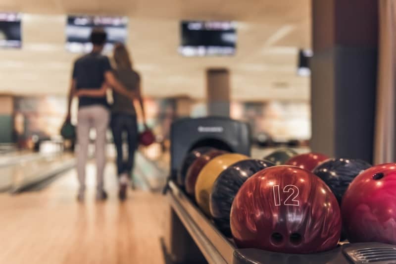 go bowling date to experience this winter