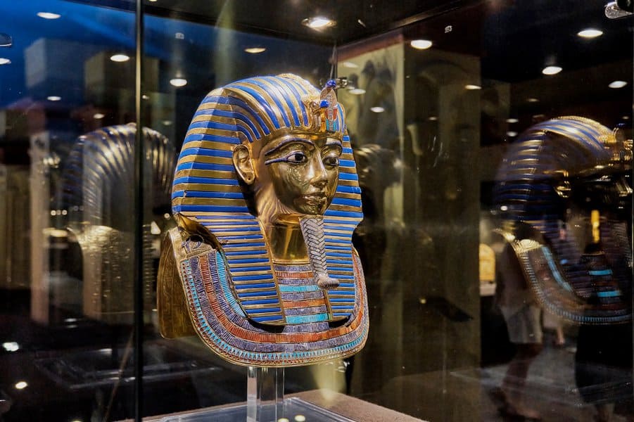 golden mask of young pharaoh Tutankhamun