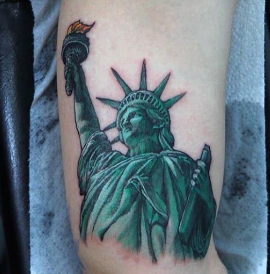 Green Bicep Mens Tattoo Of The Statue Of Liberty